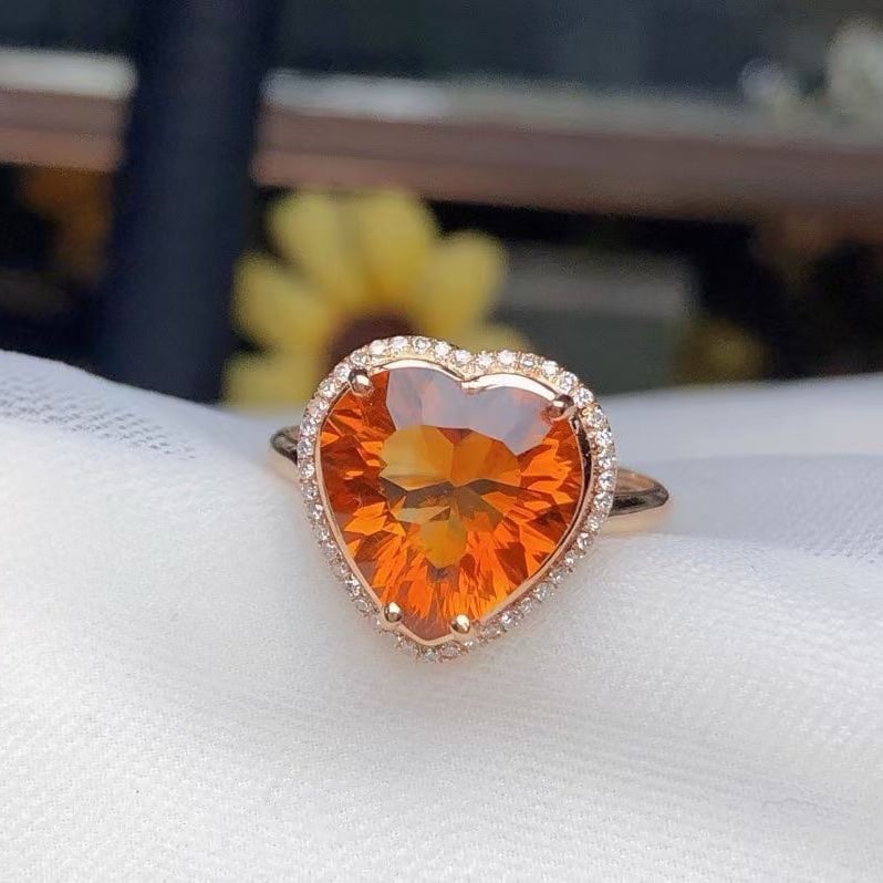 14k Gold 3.65 Ct Natural Citrine & Diamond Ring: Ref:231190302 // gold content:14k gold // ring size:7. 25us // // main gemstone:citrine // shape:heart // carat weight:3. 65ct // color:yellow // treatment:natural // // adjacent gemstone 2 : diamond