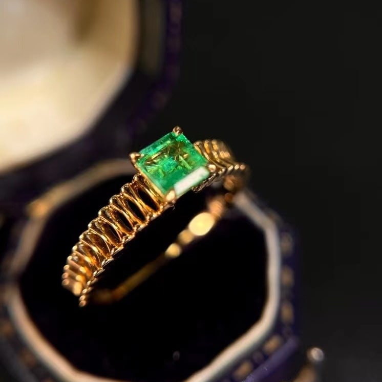 14k Gold 0.40 Ct Vivid Green Natural Emerald Ring: Ref:231190309 // gold content:14k gold // ring size:7. 25us // // main gemstone:emerald // shape:octagonal // carat weight:0. 40ct // color:vivid green // treatment:natural // Condition: New Low