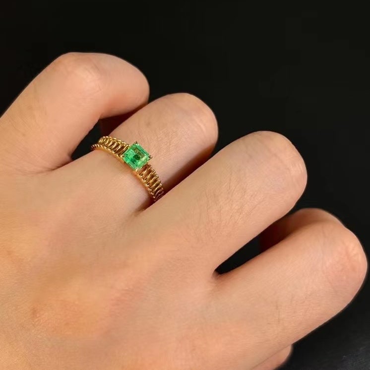14k Gold 0.40 Ct Vivid Green Natural Emerald Ring - 4