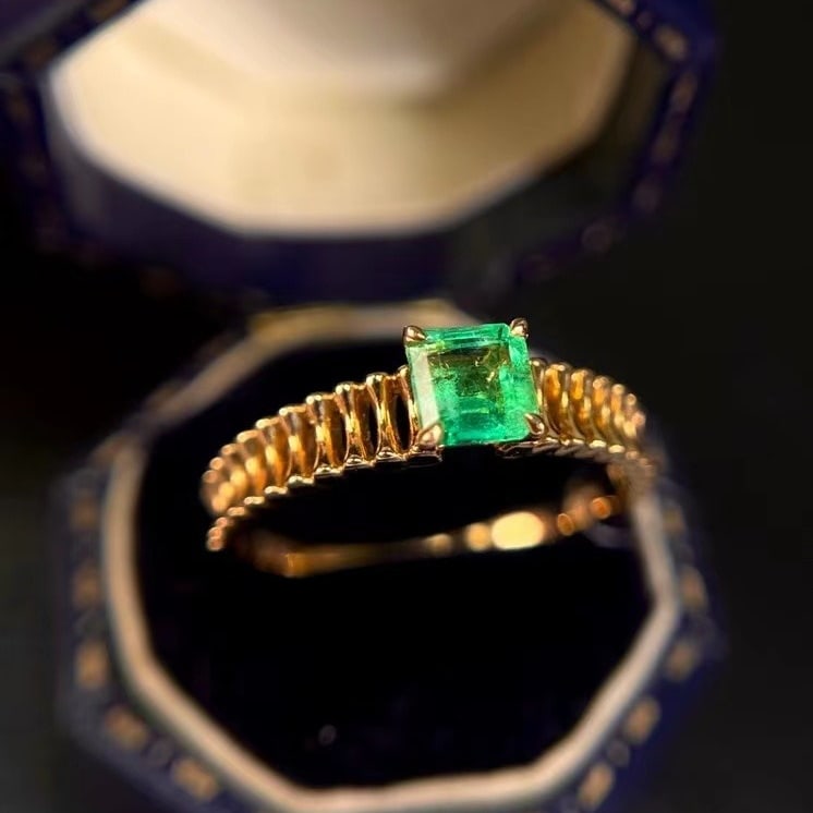 14k Gold 0.40 Ct Vivid Green Natural Emerald Ring - 5