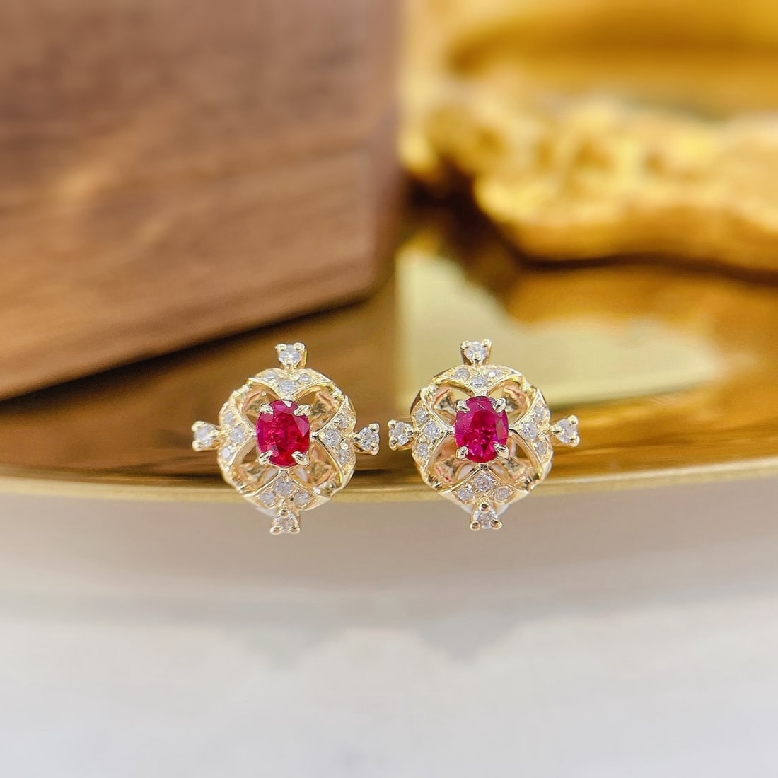14k Gold 0.54 Ctw Natural Ruby & Diamond Earrings: Ref:231190310 // gold content:14k gold // main gemstone:ruby // shape:oval // carat weight:0. 36ct // color:red // treatment:natural // // adjacent gemstone 2 : diamond // shape:round // carat