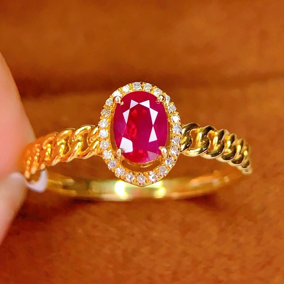 14k Gold 0.65 Ct Natural Ruby & Diamond Ring: Ref:231190311 // gold content:14k gold // ring size:7. 25us // // main gemstone:ruby // shape:oval // carat weight:0. 65ct // color:red // treatment:natural // // adjacent gemstone 2 : diamond //