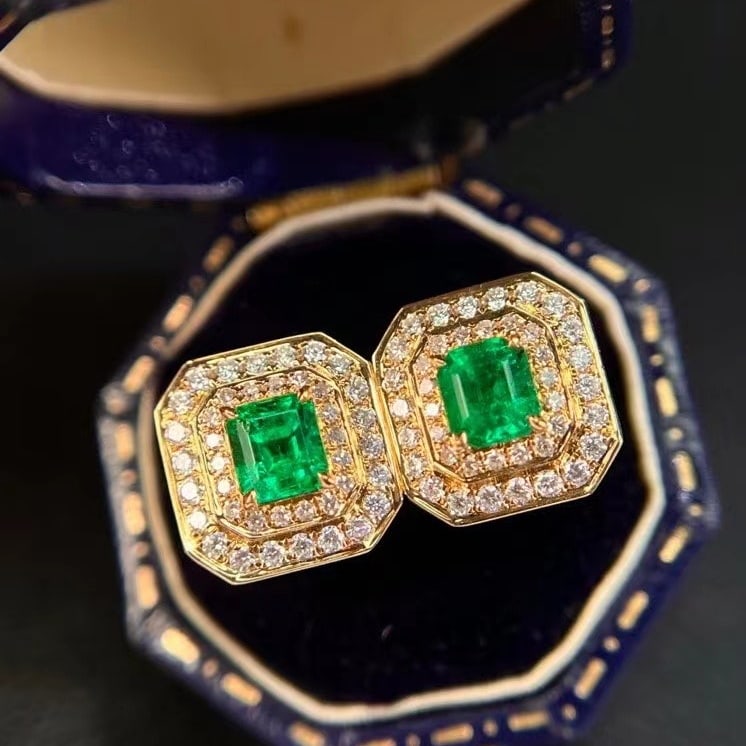 14k Gold 0.85 Ct Vivid Green Natural Emerald & Diamond Earrings: Ref:231190315 // gold content:14k gold // main gemstone:emerald // shape:octagonal // carat weight:0. 85ct // color:vivid green // treatment:natural // // adjacent gemstone 2 : diamond // shape:round 