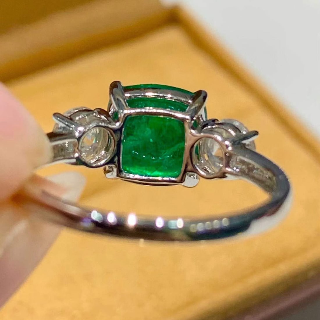 14k Gold 3.3 Ct Natural Emerald & Diamond Ring - 5