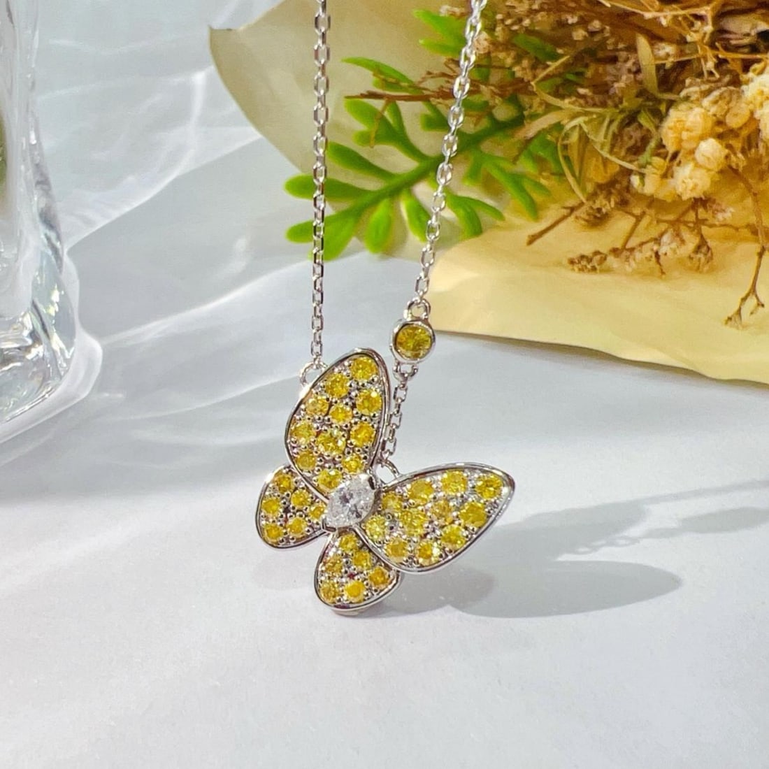 14k Gold 0.70 Ctw Natural H Diamond & Butterfly Necklace: Ref:231190368 // gold content:14k gold // main gemstone:diamond // shape:marquise // carat weight:0. 11ct // clarity grade:vs-si // color:h // treatment:natural // // adjacent gemstone 2 : diamond //