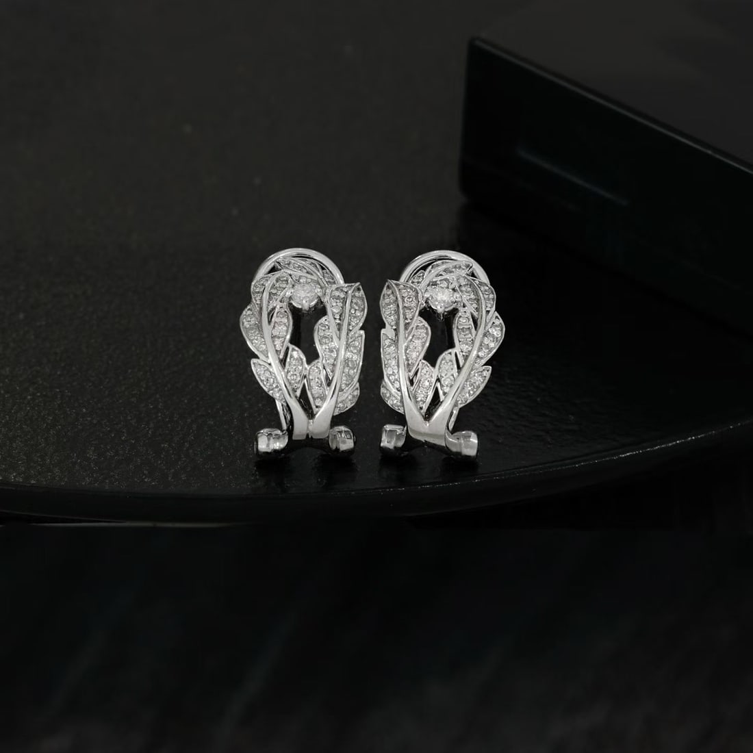 14k Gold 0.4 Ct Natural H Diamond Earrings: Ref:231190369 // gold content:14k gold // main gemstone:diamond // shape:round // carat weight:0. 4ct // clarity grade:vs-si // color:h // treatment:natural // cut grade:g // Condition: New Low Estima
