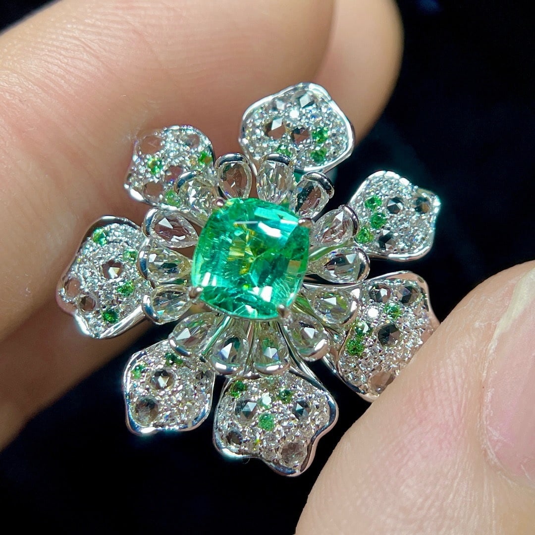 14k Gold 1.70 Ctw Natural Paraiba Tourmaline & Diamond & Flowers Ring: Ref:231190388 // gold content:14k gold // ring size:7. 25us // // main gemstone:paraiba tourmaline // shape:cushion // carat weight:1. 4ct // color:green // treatment:natural // // adjacent gemstone