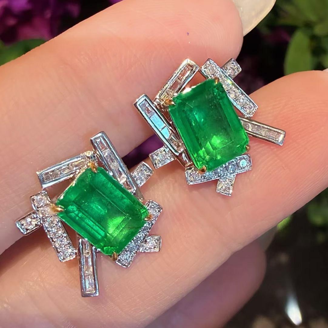 14k Gold 2.7 Ct Natural Emerald & Diamond Earrings: Ref:231190402 // gold content:14k gold // main gemstone:emerald // shape:octagonal // carat weight:2. 7ct // color:green // treatment:natural // // adjacent gemstone 2 : diamond // shape:multiple //