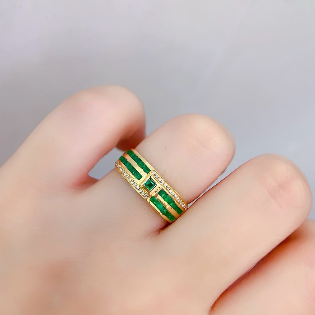 14k Gold 1.2 Ct Natural Emerald & Diamond Ring - 6