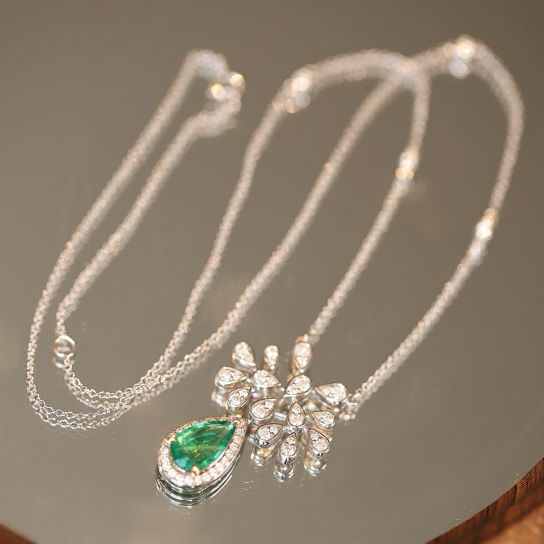 14k Gold 2.01 Ctw Natural Emerald & Diamond Necklace - 2