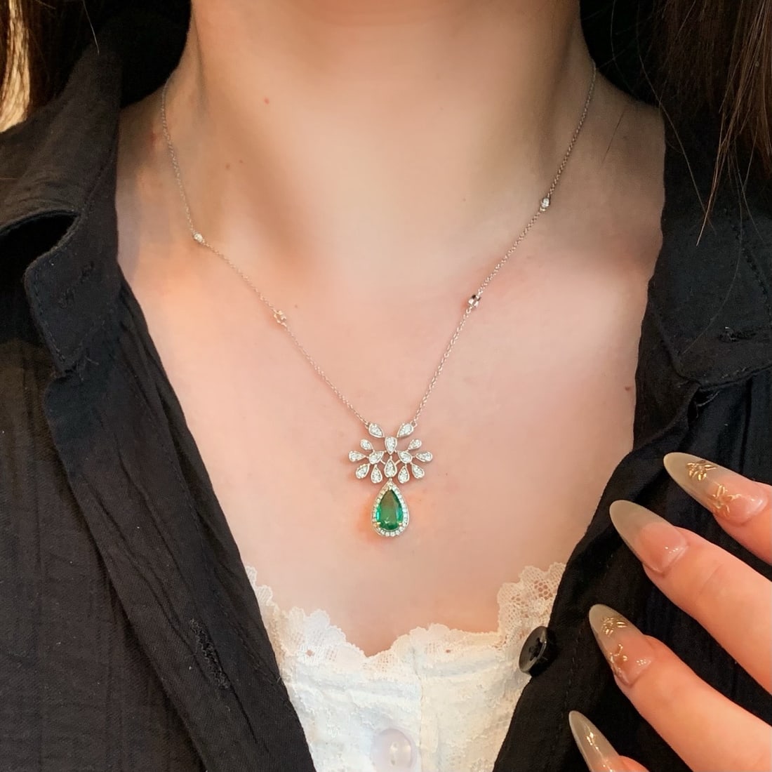 14k Gold 2.01 Ctw Natural Emerald & Diamond Necklace - 4