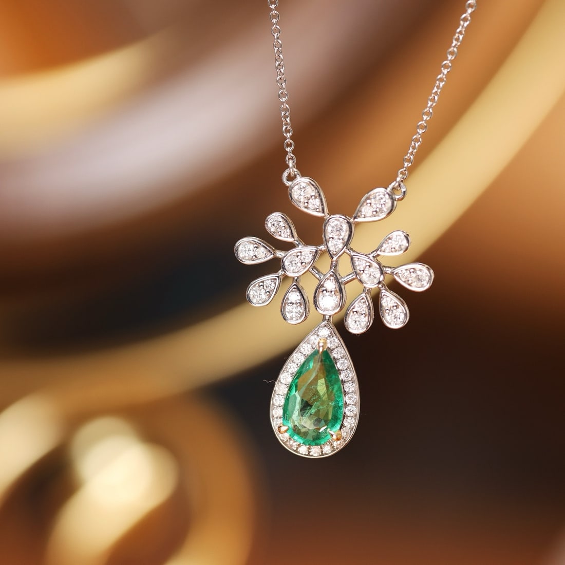 14k Gold 2.01 Ctw Natural Emerald & Diamond Necklace - 5