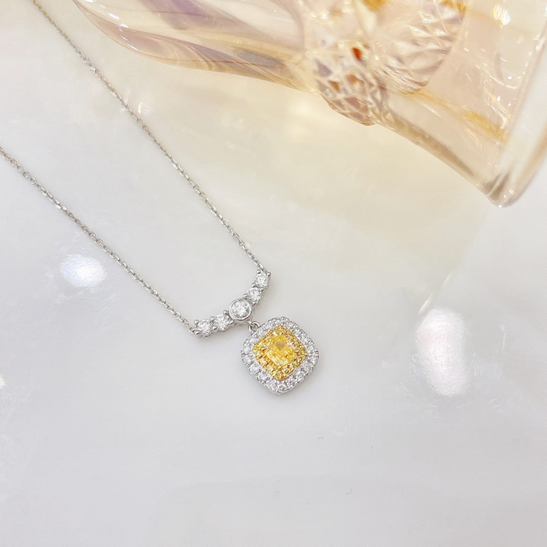 14k Gold 0.67 Ctw Natural Yellow Diamond & Diamond Necklace - 4
