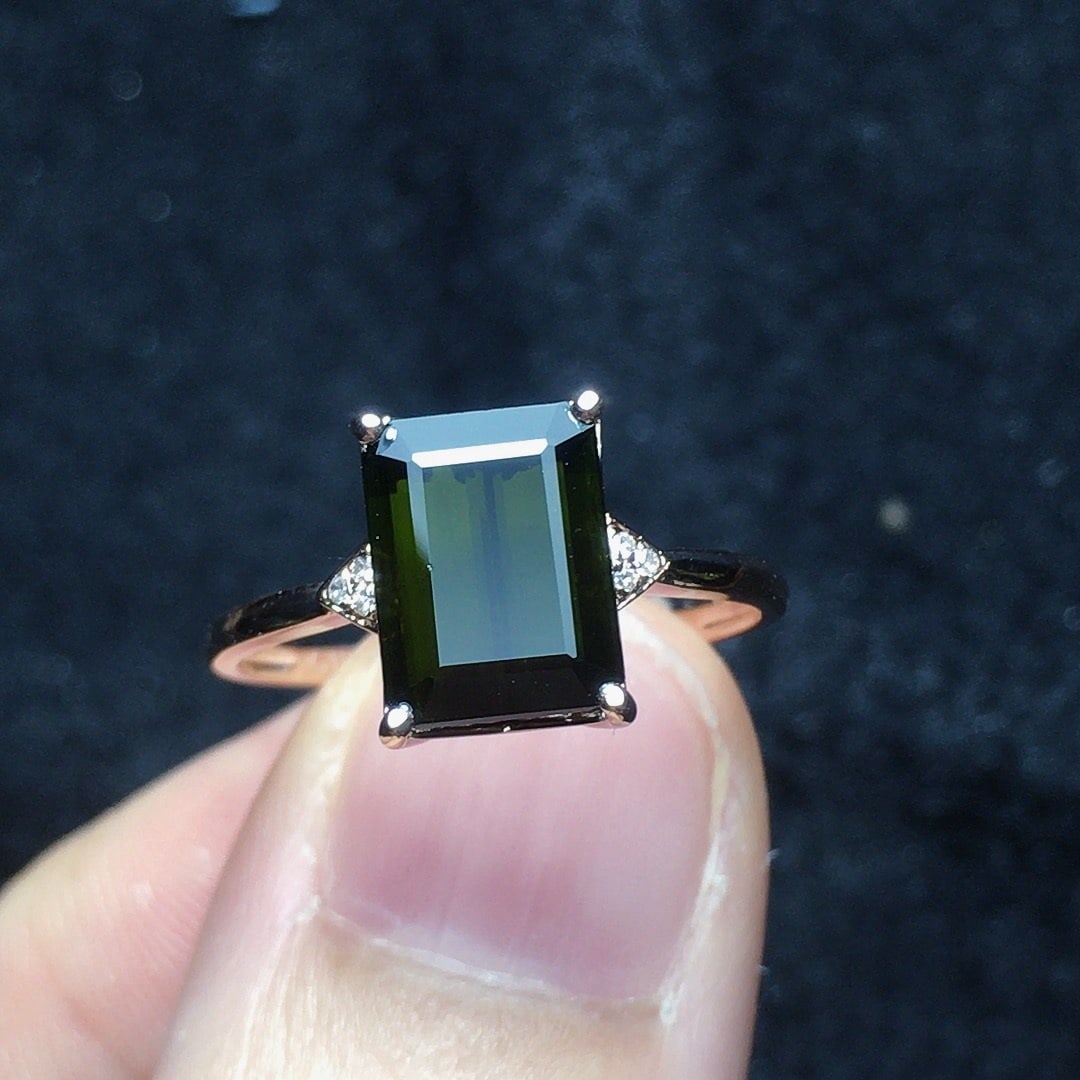 14k Gold 2.38 Ct Natural Tourmaline & Diamond Ring: Ref:231190437 // gold content:14k gold // ring size:7. 25us // // main gemstone:tourmaline // shape:octagonal // carat weight:2. 38ct // color:green // treatment:natural // // adjacent gemstone 2 :
