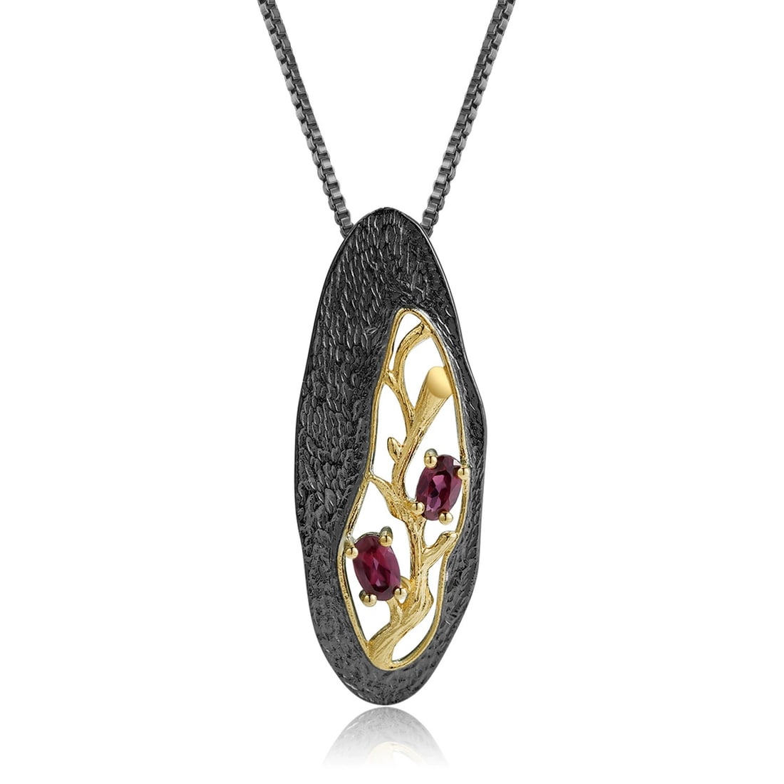 925 Sterling Silver Natural Rhodolite Garnet Necklace: Ref:260821201 // gold content:925 sterling silver // main gemstone:rhodolite garnet // shape:oval // carat weight: // color:red // treatment:natural // High Estimate: 610 Condition: New Low Estimate: