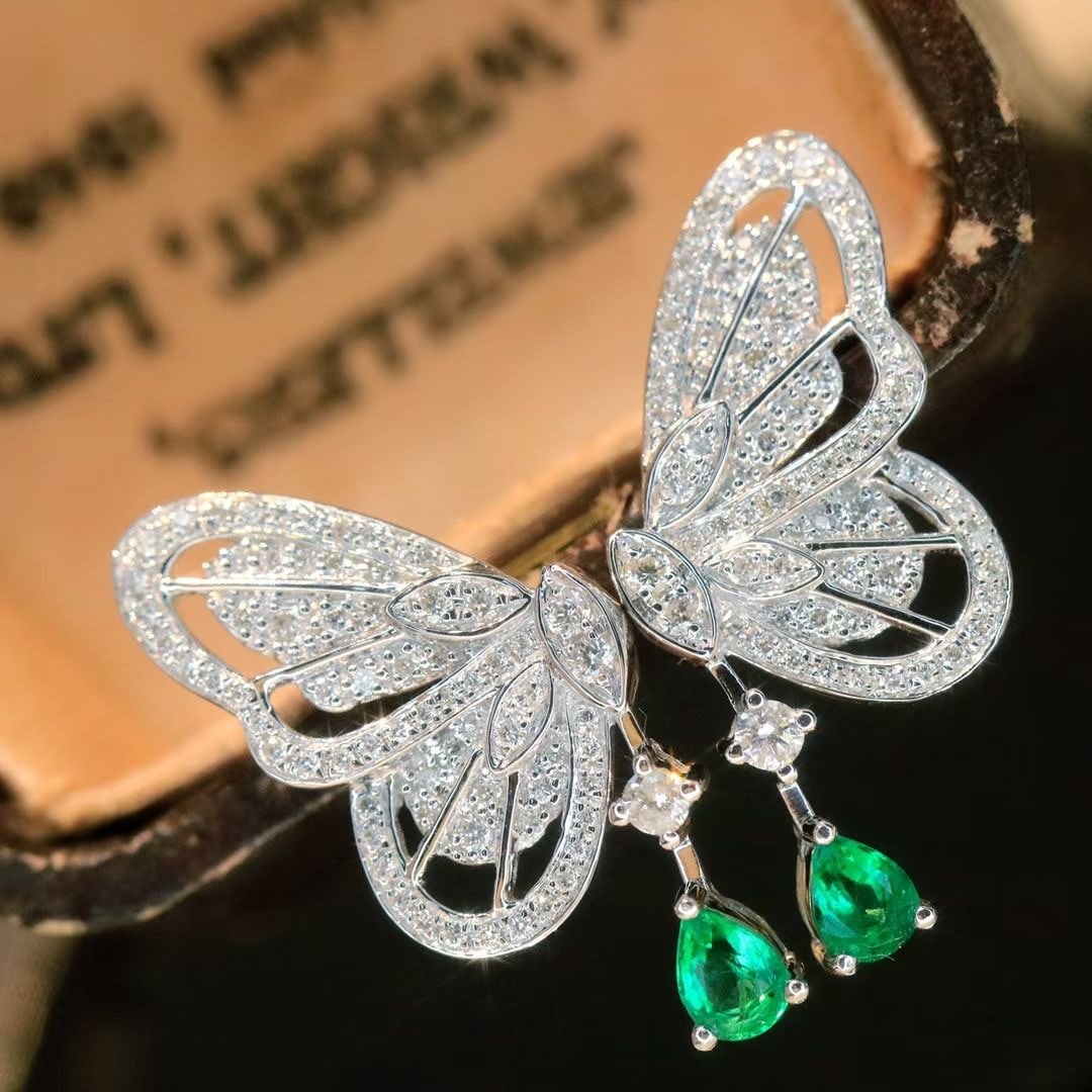 14k Gold 0.8 Ctw Vivid Green Natural Emerald & Diamond & Butterfly Earrings: Ref:231089001 // gold content:14k gold // main gemstone:emerald // shape:pear // carat weight:0. 3ct // color:vivid green // treatment:natural // // adjacent gemstone 2 : diamond // shape:round //