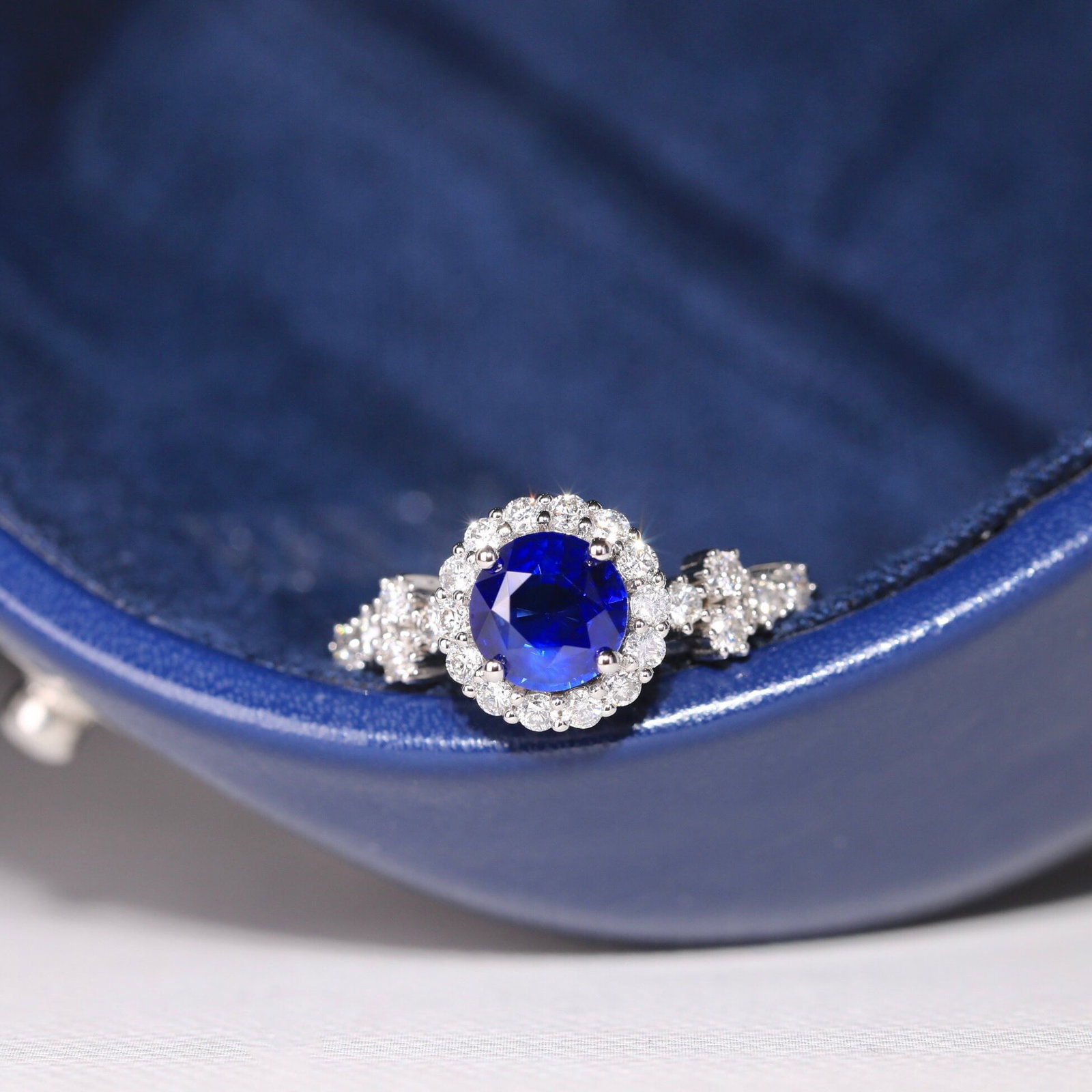 14k Gold 1.52 Ctw Vivid Blue Natural Sapphire & Diamond Ring - 8