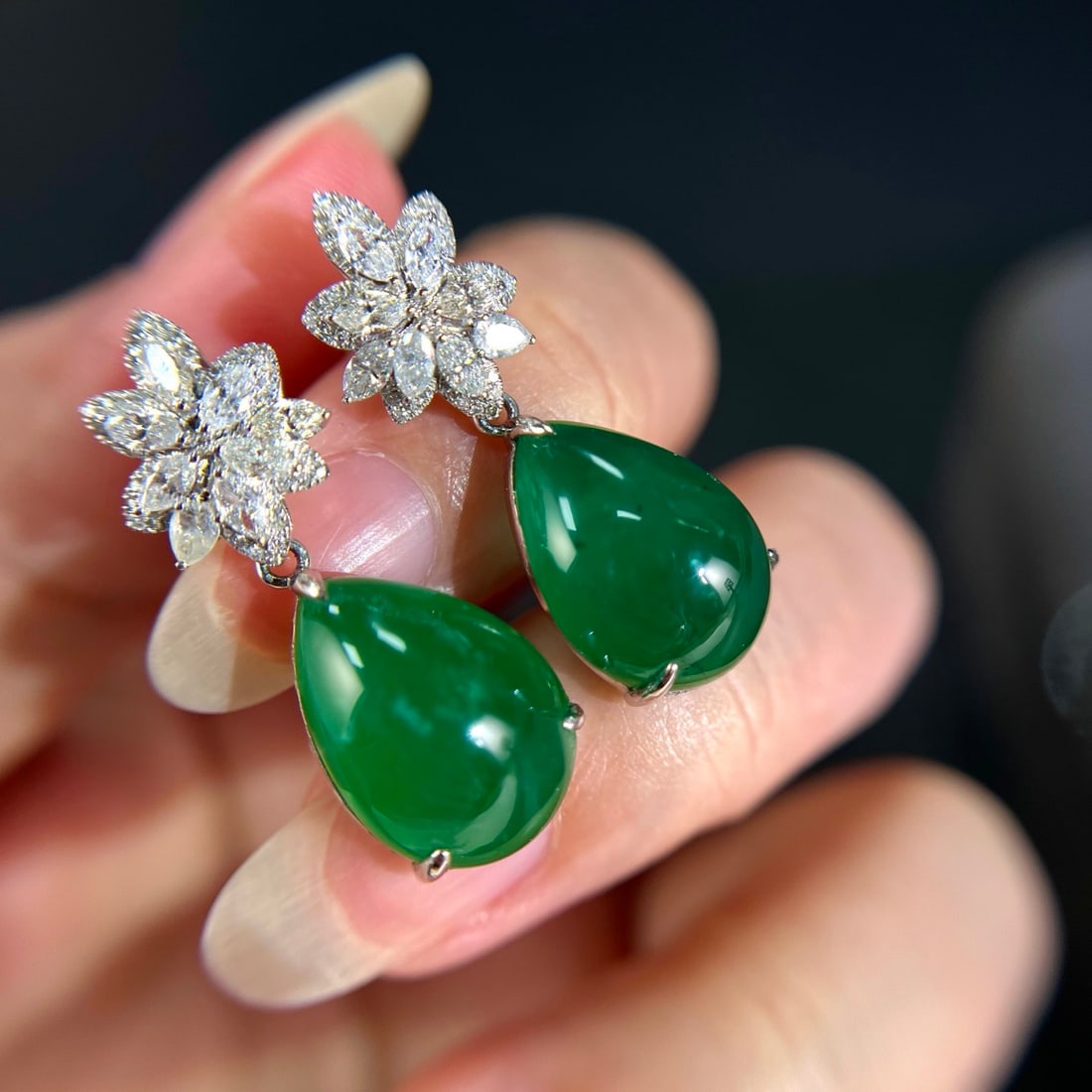 14k Gold 19.13 Ctw Vivid Green Natural Emerald & Diamond Earrings: Ref:231108134 // gold content:14k gold // main gemstone:emerald // shape:pear // carat weight:18. 07ct // color:vivid green // treatment:natural // // adjacent gemstone 2 : diamond // shape:multiple