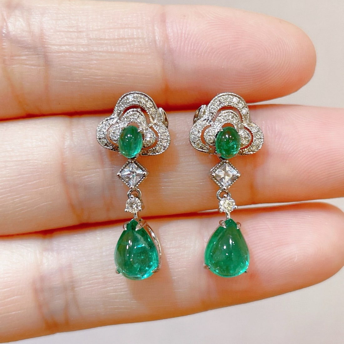14k Gold 3.05 Ctw Natural Emerald & Diamond Earrings: Ref:231108412 // gold content:14k gold // main gemstone:emerald // shape:multiple // carat weight:2. 86ct // color:green // treatment:natural // // adjacent gemstone 2 : diamond // shape:round //