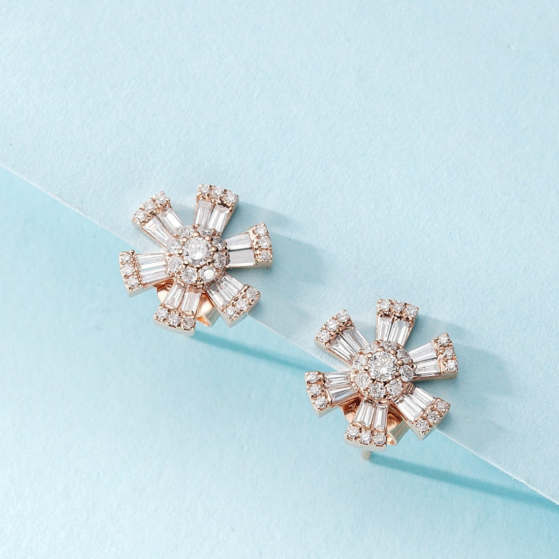 14k Gold 0.56 Ctw Natural H Diamond Earrings: Ref:231108333 // gold content:14k gold // main gemstone:diamond // shape:round // carat weight:0. 06ct // clarity grade:vs-si // color:h // treatment:natural // cut grade:g // // adjacent gemstone 2