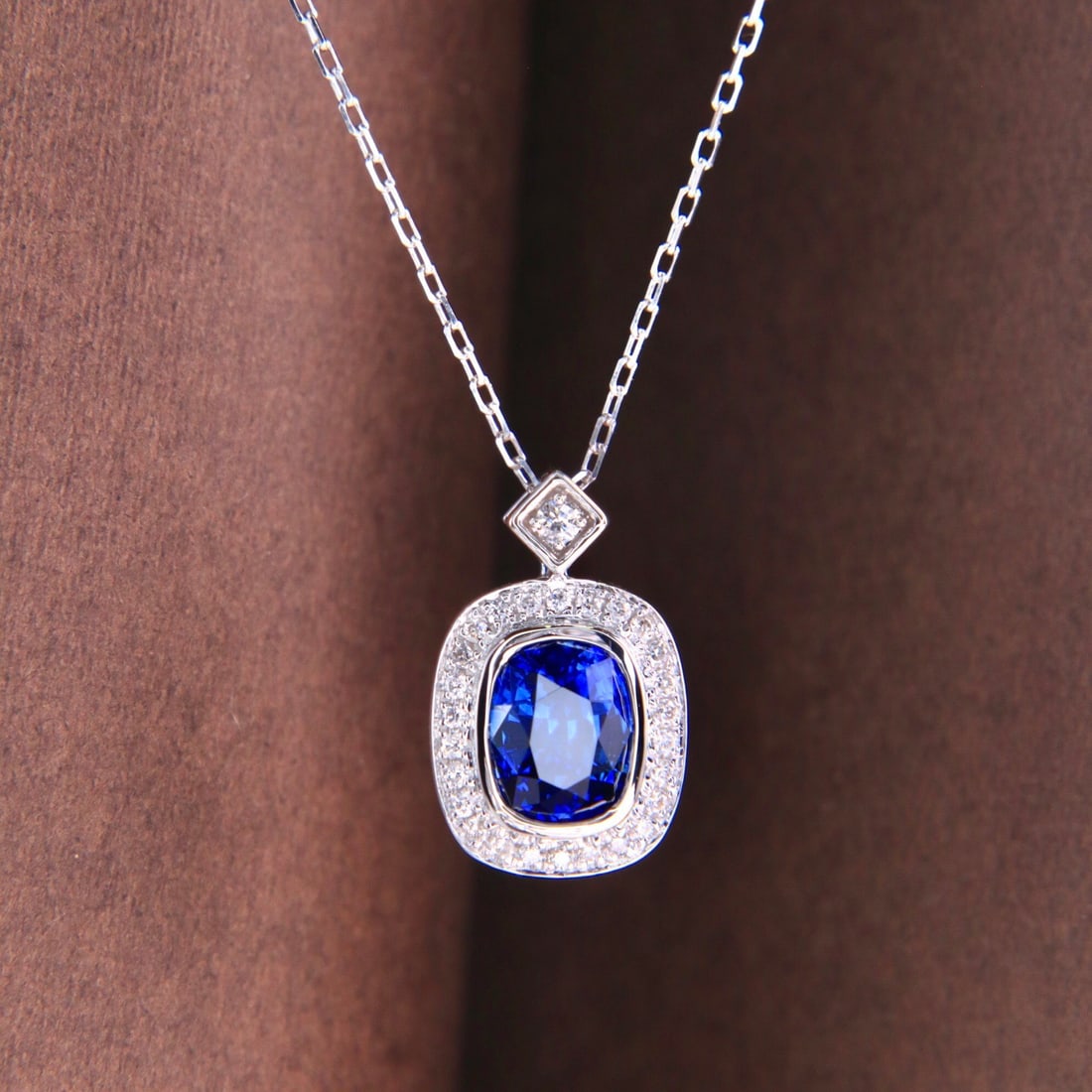 14k Gold 1.28 Ctw Natural Sapphire & Diamond Necklace: Ref:231108418 // gold content:14k gold // main gemstone:sapphire // shape:cushion // carat weight:1. 18ct // color:royal blue // treatment:natural // // adjacent gemstone 2 : diamond // shape:round