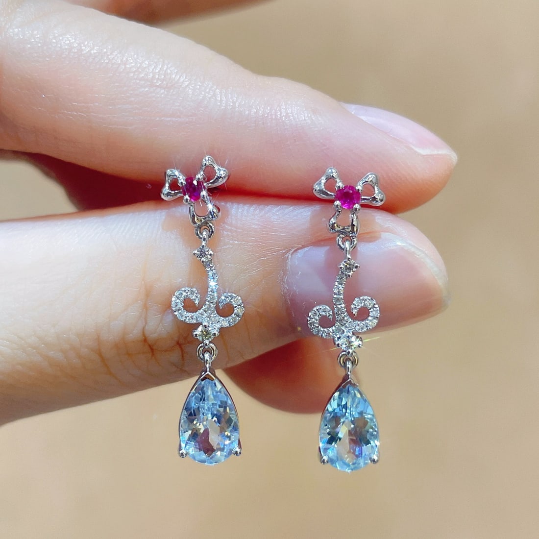 14k Gold 1.87 Ctw Natural Aquamarine & Diamond Earrings: Ref:231108447 // gold content:14k gold // main gemstone:aquamarine // shape:pear // carat weight:1. 72ct // color:blue // treatment:natural // // adjacent gemstone 2 : diamond // shape:round // carat