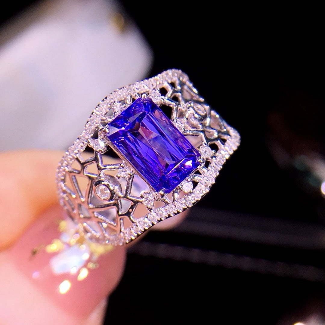 14k Gold 2.5 Ct Natural Tanzanite & Diamond Ring - 4