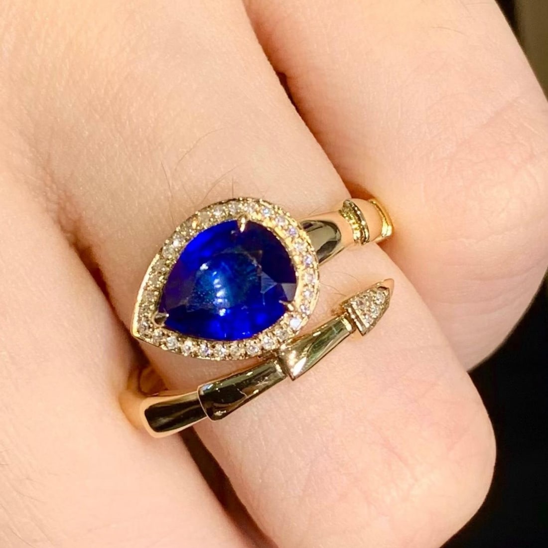 14k Gold 1.3 Ct Vivid Blue Natural Sapphire & Diamond Ring: Ref:231191176 // gold content:14k gold // ring size:7. 25us // // main gemstone:sapphire // shape:pear // carat weight:1. 3ct // color:vivid blue // treatment:natural // // adjacent gemstone 2 : diamo