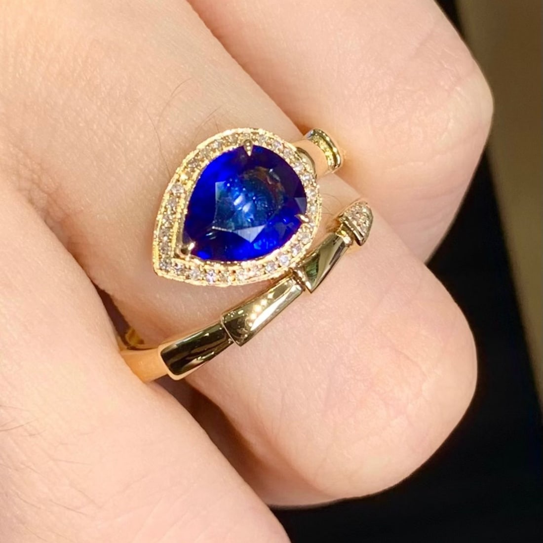 14k Gold 1.3 Ct Vivid Blue Natural Sapphire & Diamond Ring - 2