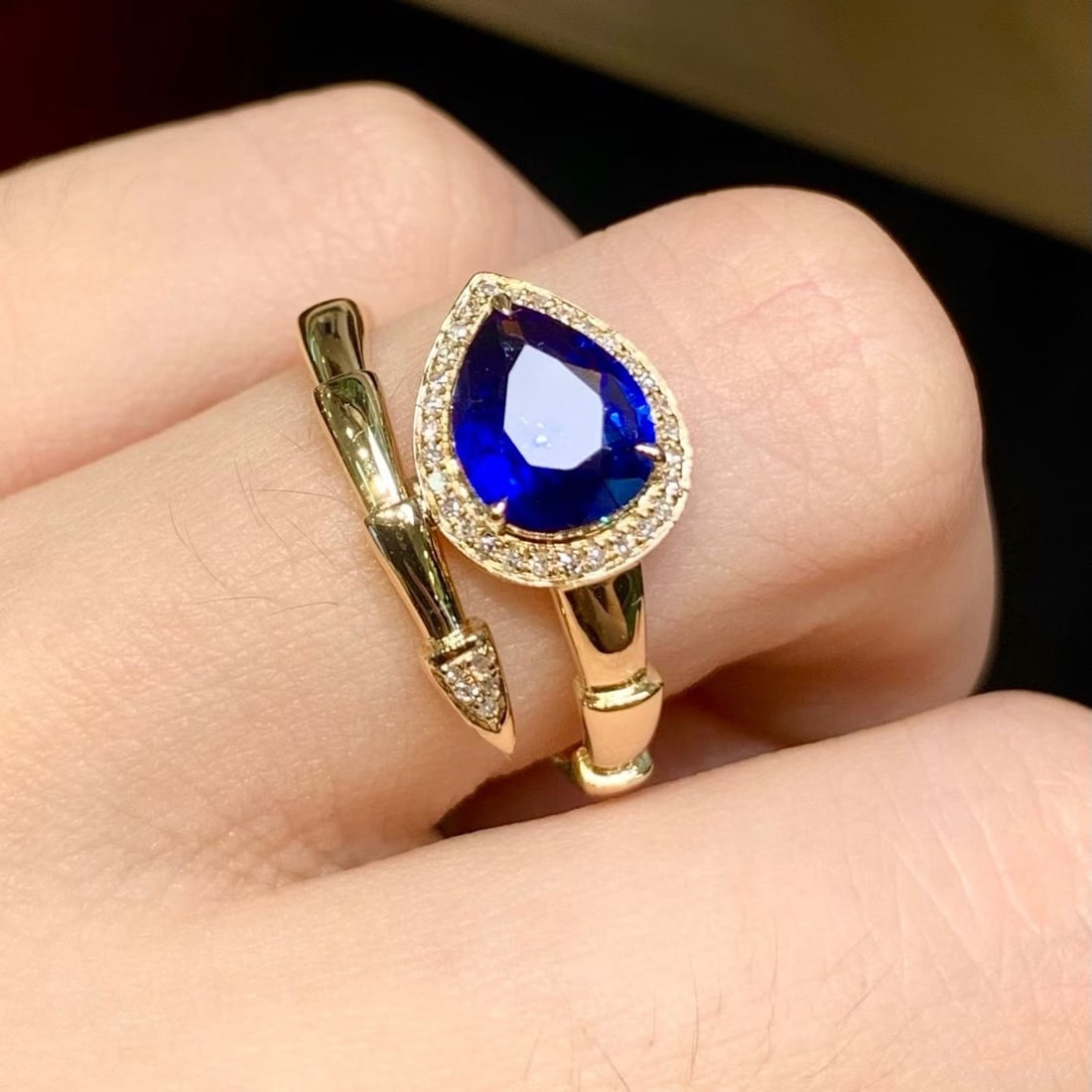 14k Gold 1.3 Ct Vivid Blue Natural Sapphire & Diamond Ring - 3