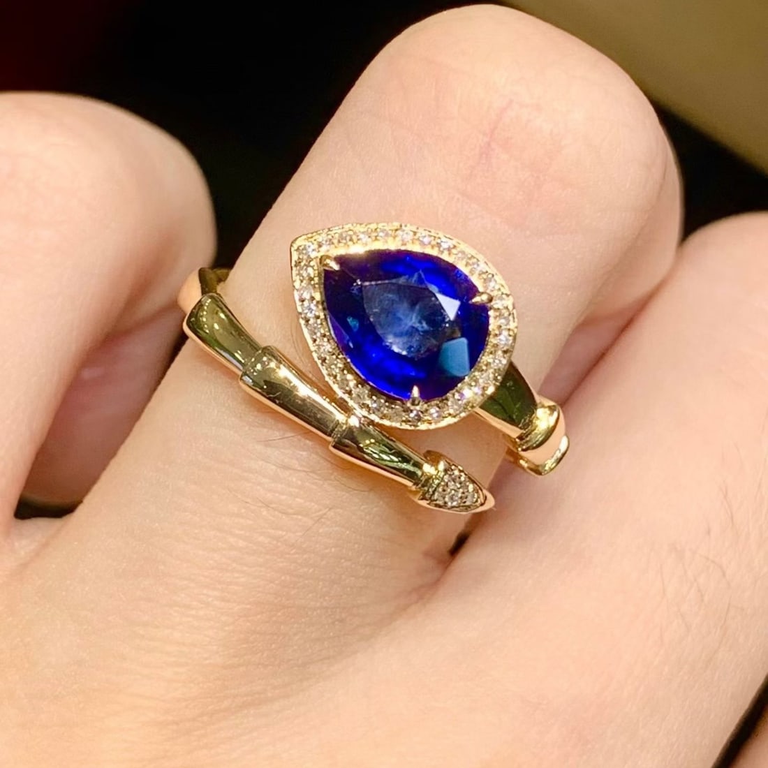14k Gold 1.3 Ct Vivid Blue Natural Sapphire & Diamond Ring - 4