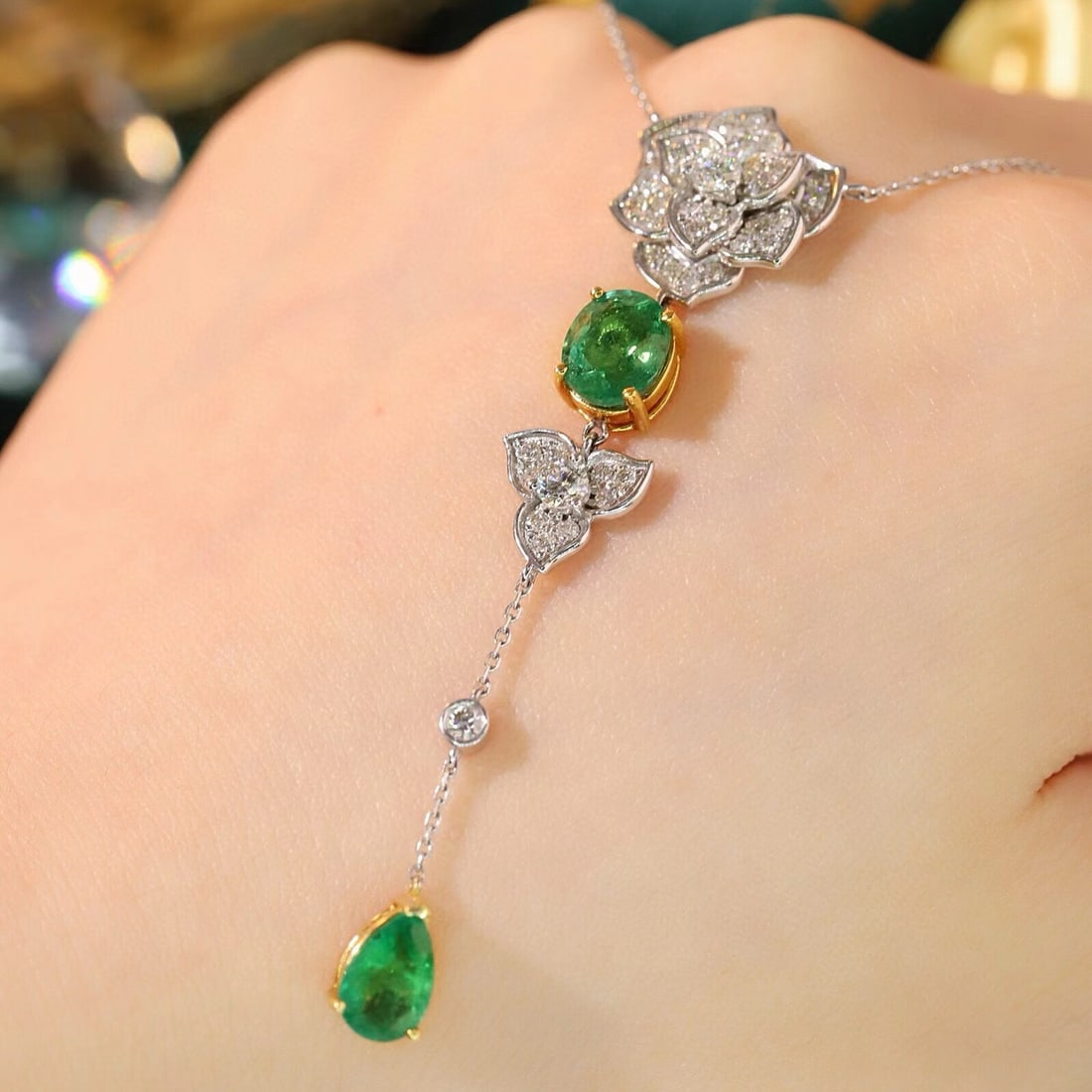 14k Gold 2.55 Ctw Natural Emerald & Diamond & Flowers Necklace - 6