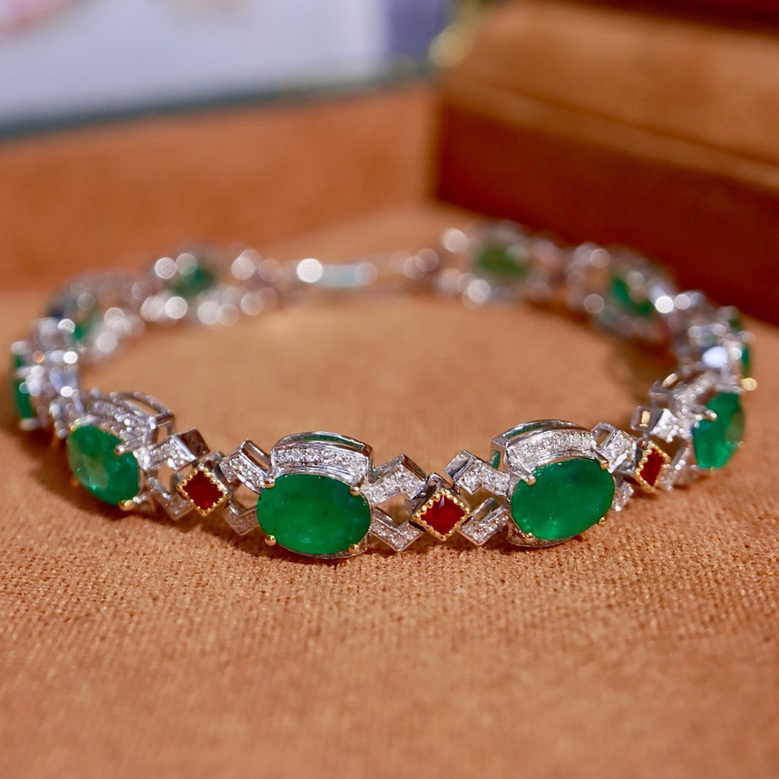14k Gold 9.82 Ctw Natural Emerald & Diamond Bracelet (1 of 9)