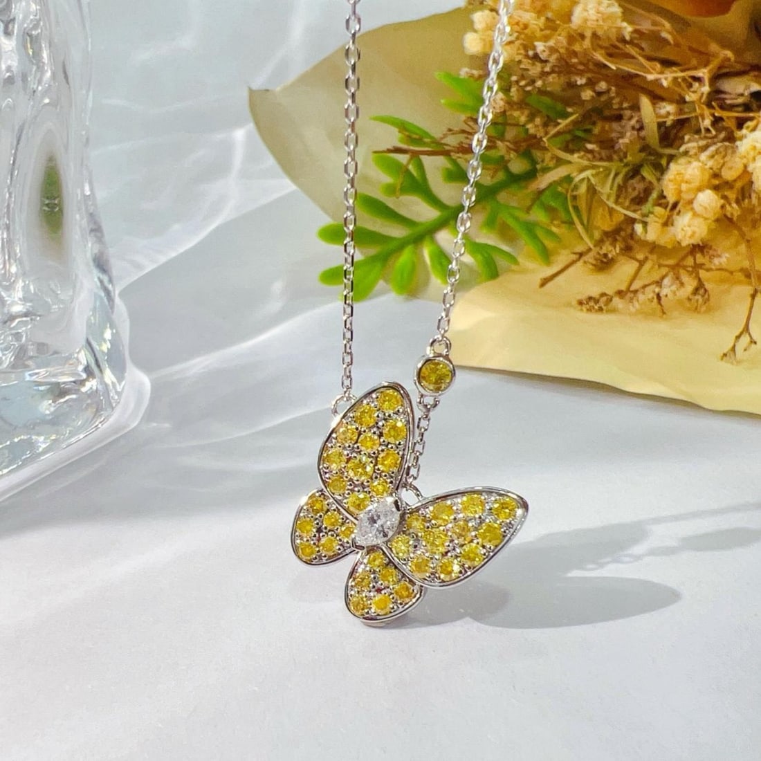 14k Gold 0.70 Ctw Natural H Diamond & Butterfly Necklace: Ref:231191230 // gold content:14k gold // main gemstone:diamond // shape:marquise // carat weight:0. 11ct // clarity grade:vs-si // color:h // treatment:natural // // adjacent gemstone 2 : yellow