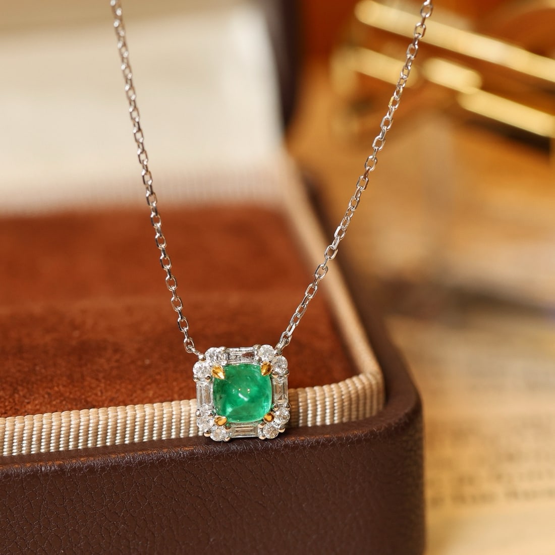 14k Gold 0.95 Ctw Natural Emerald & Diamond Necklace - 3
