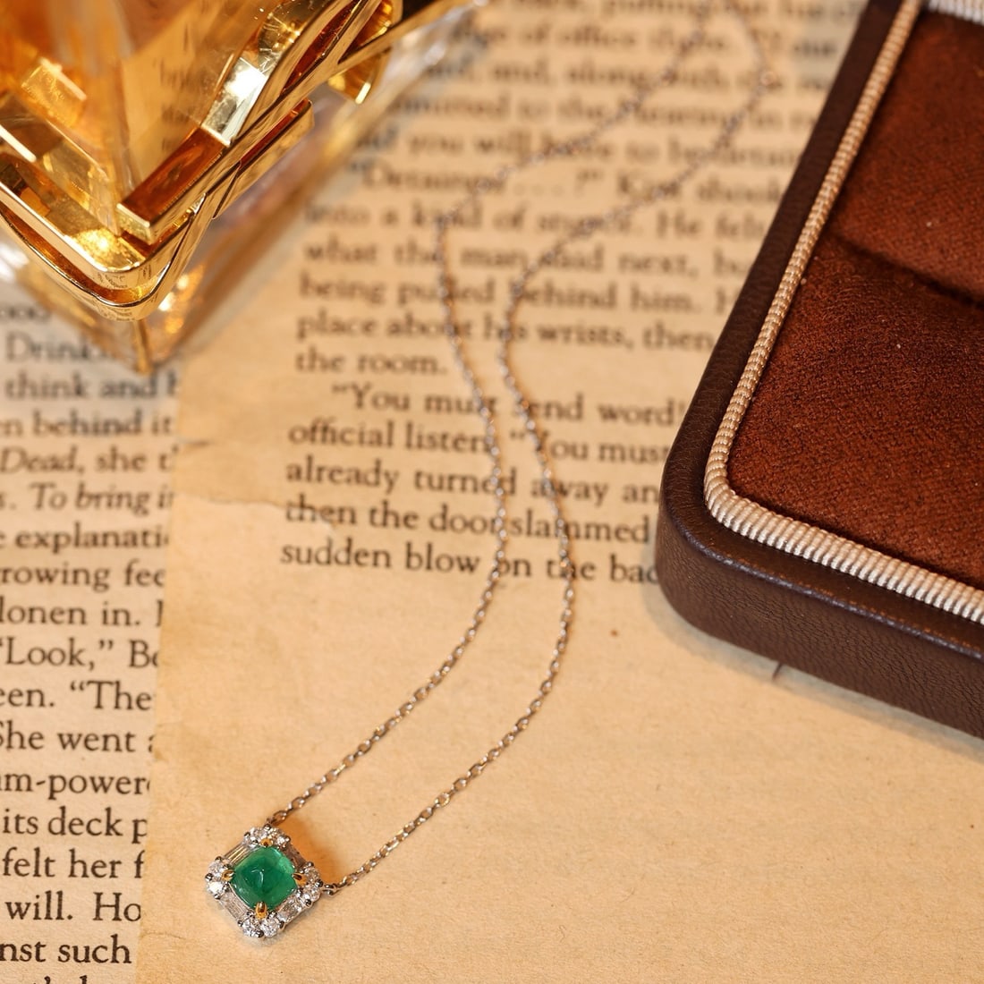 14k Gold 0.95 Ctw Natural Emerald & Diamond Necklace - 4
