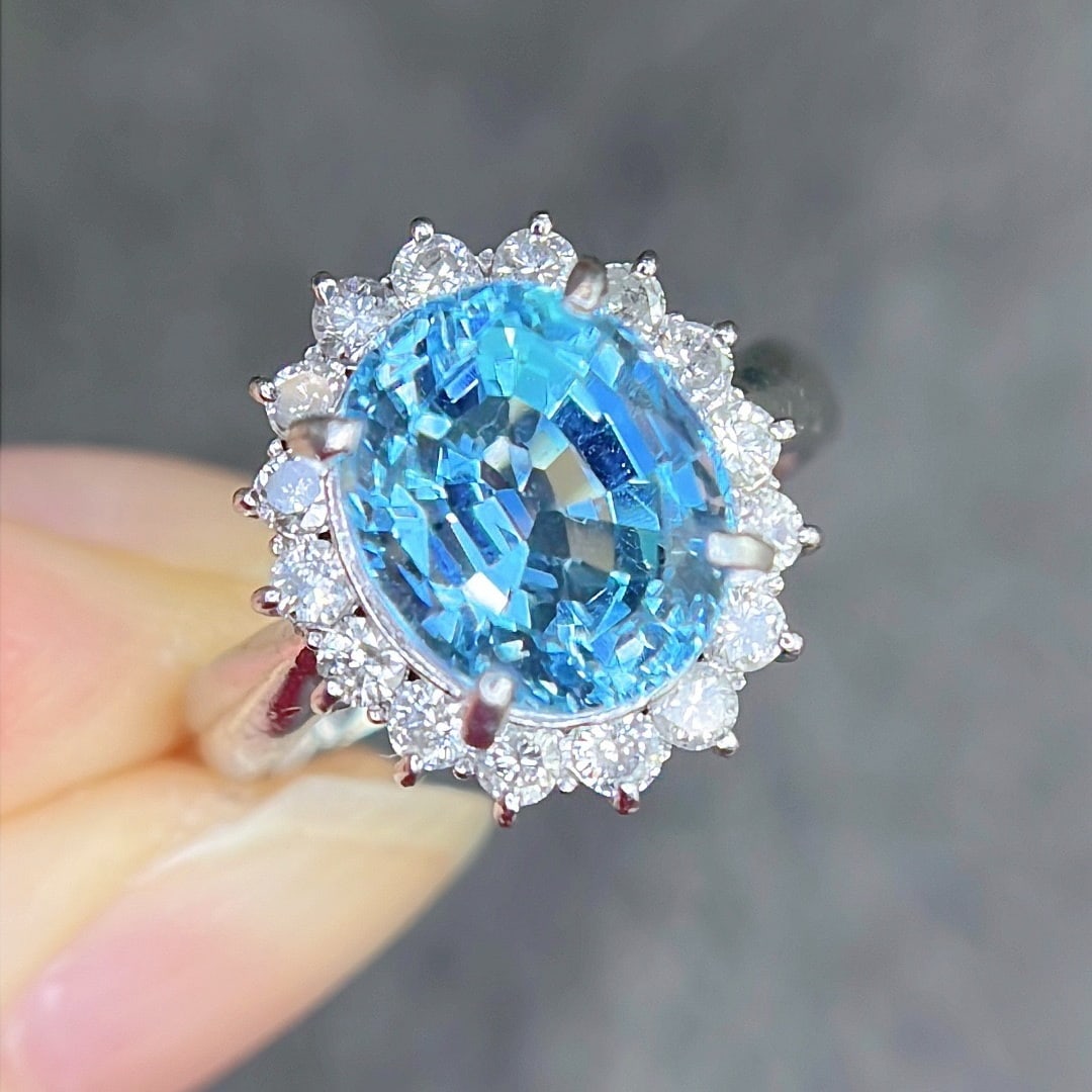 14k Gold 4.36 Ctw Natural Aquamarine & Diamond Ring: Ref:231191254 // gold content:14k gold // ring size:7. 25us // // main gemstone:aquamarine // shape:oval // carat weight:3. 71ct // color:blue // treatment:natural // // adjacent gemstone 2 : diamond