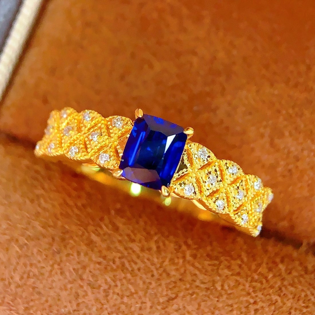14k Gold 0.85 Ct Natural Sapphire & Diamond Ring - 3