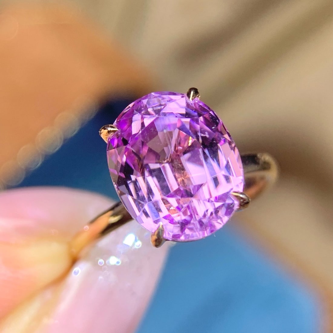 14k Gold 5.95 Ct Natural Kunzite Ring: Ref:231192140 // gold content:14k gold // ring size:7. 25us // // main gemstone:kunzite // shape:oval // carat weight:5. 95ct // color:pinkish purple // treatment:natural // Condition: New Low Estimat