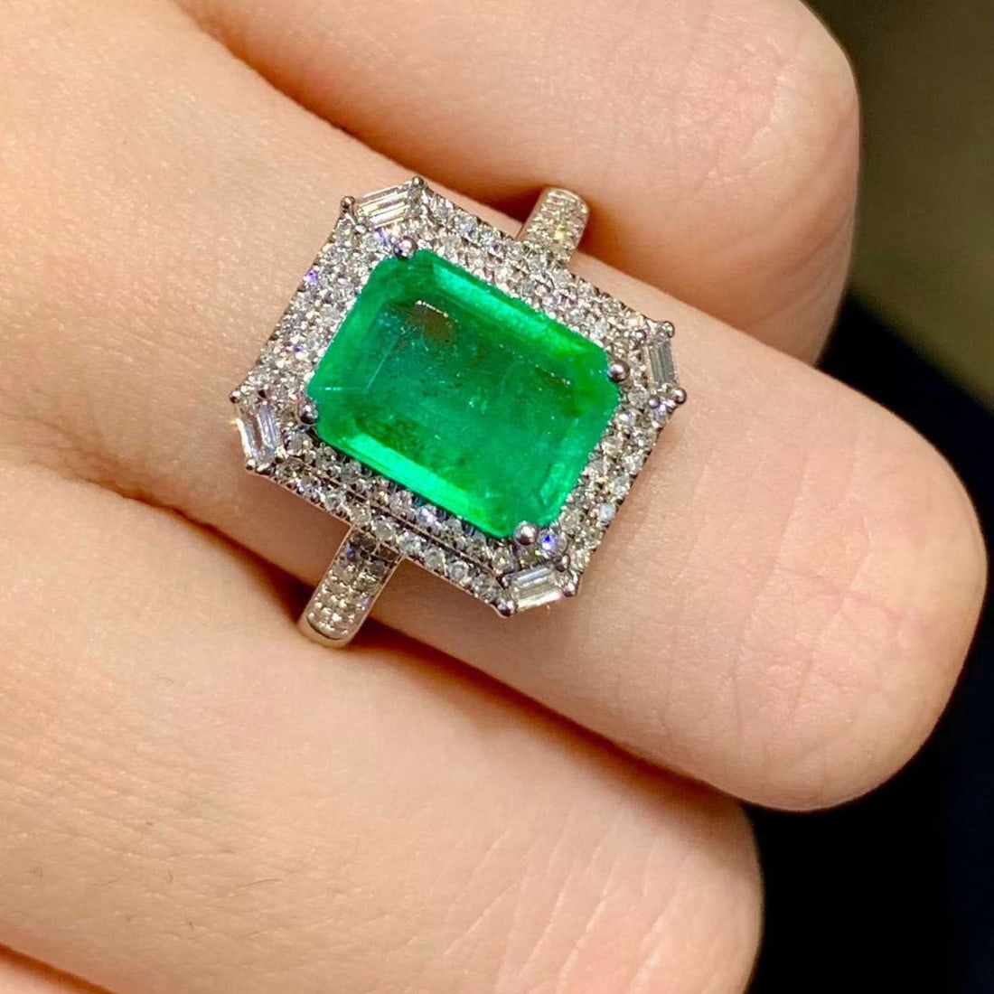 14k Gold 2.3 Ct Natural Emerald & Diamond Ring - 2
