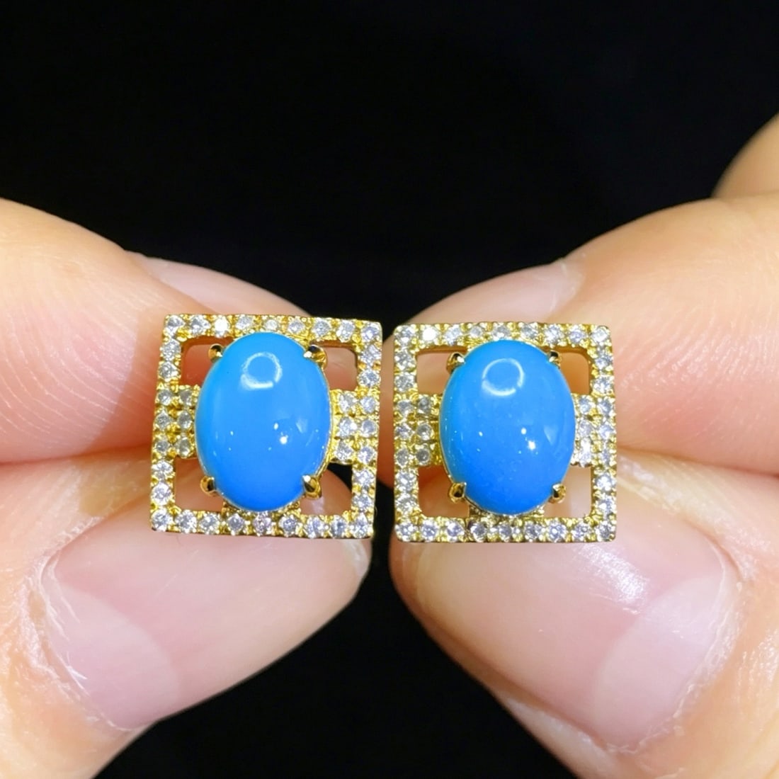 14k Gold 2.25 Ctw Natural Blue Turquoise & Diamond Earrings: Ref:231192189 // gold content:14k gold // main gemstone:blue turquoise // shape:oval // carat weight:2. 01ct // color:blue // treatment:natural // // adjacent gemstone 2 : diamond // shape:round // ca