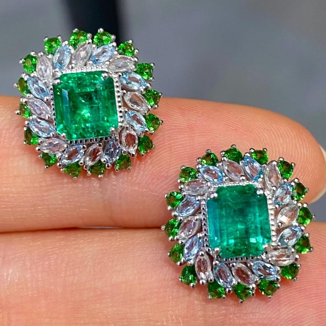 14k Gold 2.85 Ct Natural Emerald & Coloured Gemstone Earrings - 6