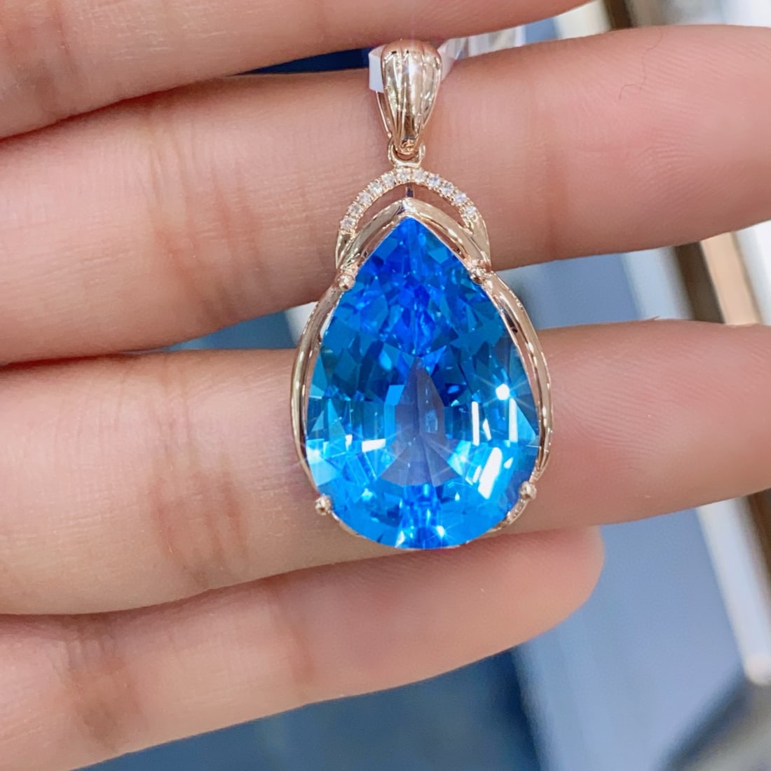 14K GOLD 15.03 CTW NATURAL TOPAZ & DIAMOND PENDANT( WITHOUT CHAIN ) - 4