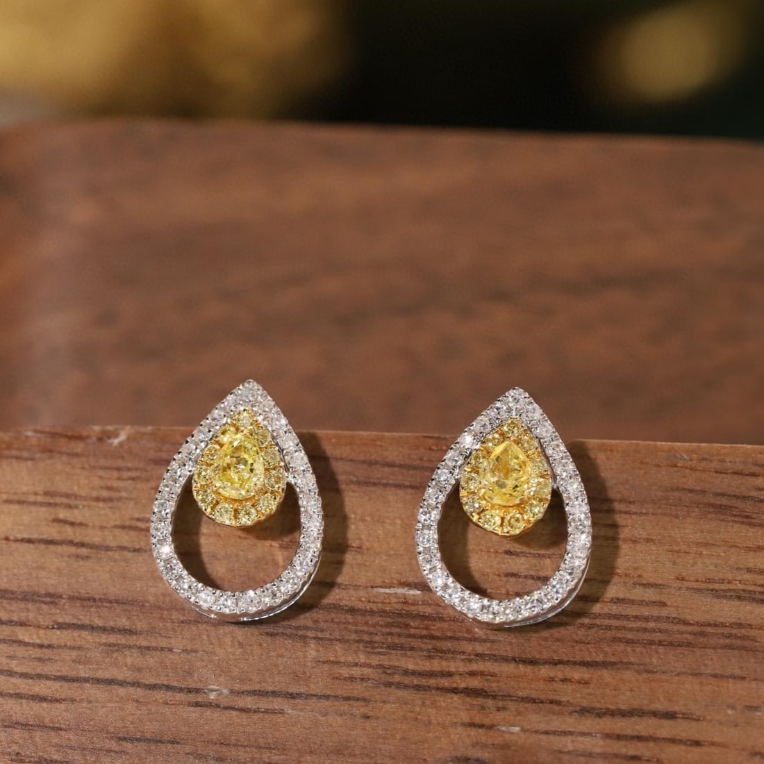 14k Gold 0.40 Ctw Natural Yellow Diamond & Diamond Earrings: Ref:231192279 // gold content:14k gold // main gemstone:yellow diamond // shape:pear // carat weight:0. 16ct // color:yellow // treatment:natural // // adjacent gemstone 2 : diamond // shape:round // 