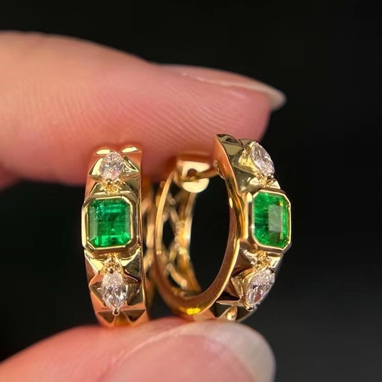 14k Gold 0.76 Ctw Vivid Green Natural Emerald & Diamond Earrings - 5