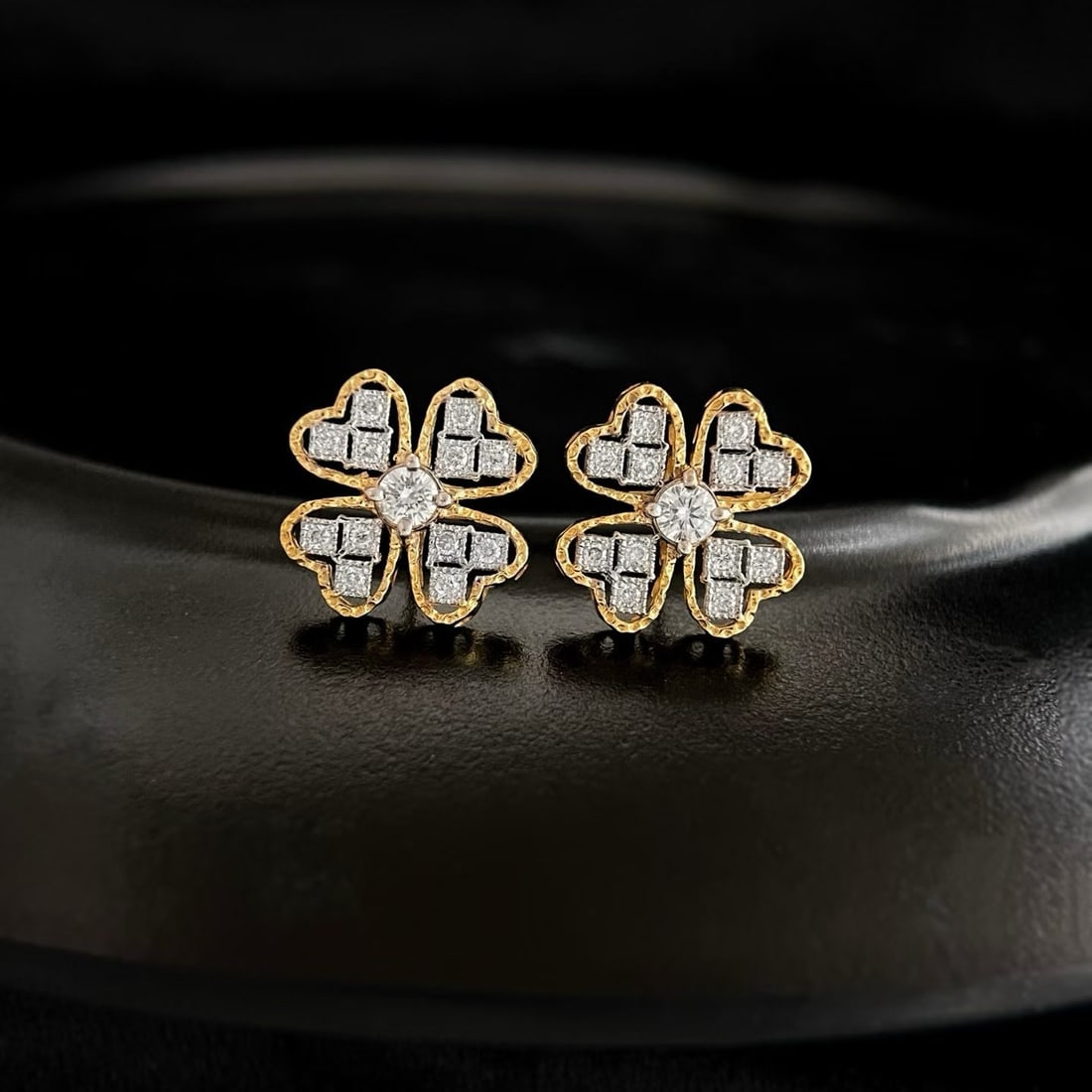 14k Gold 0.58 Ct Natural H Diamond Earrings: Ref:231192365 // gold content:14k gold // main gemstone:diamond // shape:round // carat weight:0. 58ct // clarity grade:vs-si // color:h // treatment:natural // cut grade:g // Condition: New Low Estim