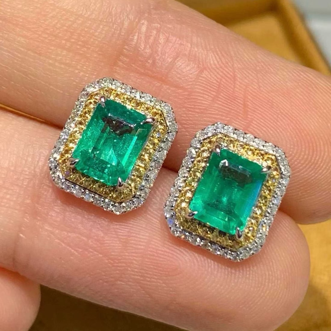 14k Gold 1.45 Ct Natural Emerald & Diamond Earrings - 3