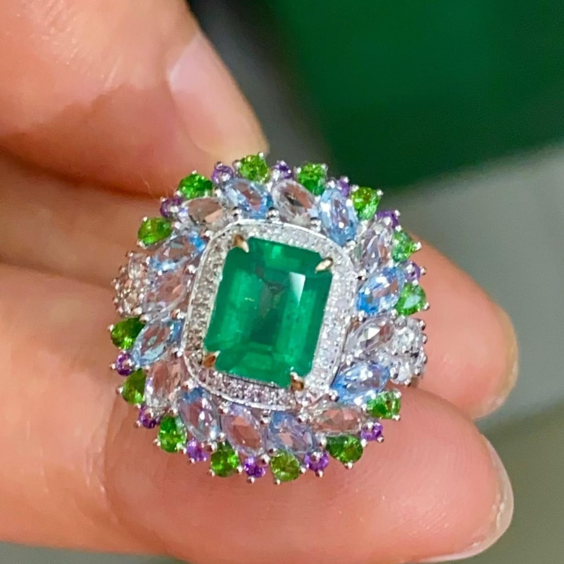 14k Gold 1.52 Ct Natural Emerald & Diamond & Coloured Gemstone Ring: Ref:231192400 // gold content:14k gold // ring size:7. 25us // // main gemstone:emerald // shape:octagonal // carat weight:1. 52ct // color:green // treatment:natural // // adjacent gemstone 2 : diamo