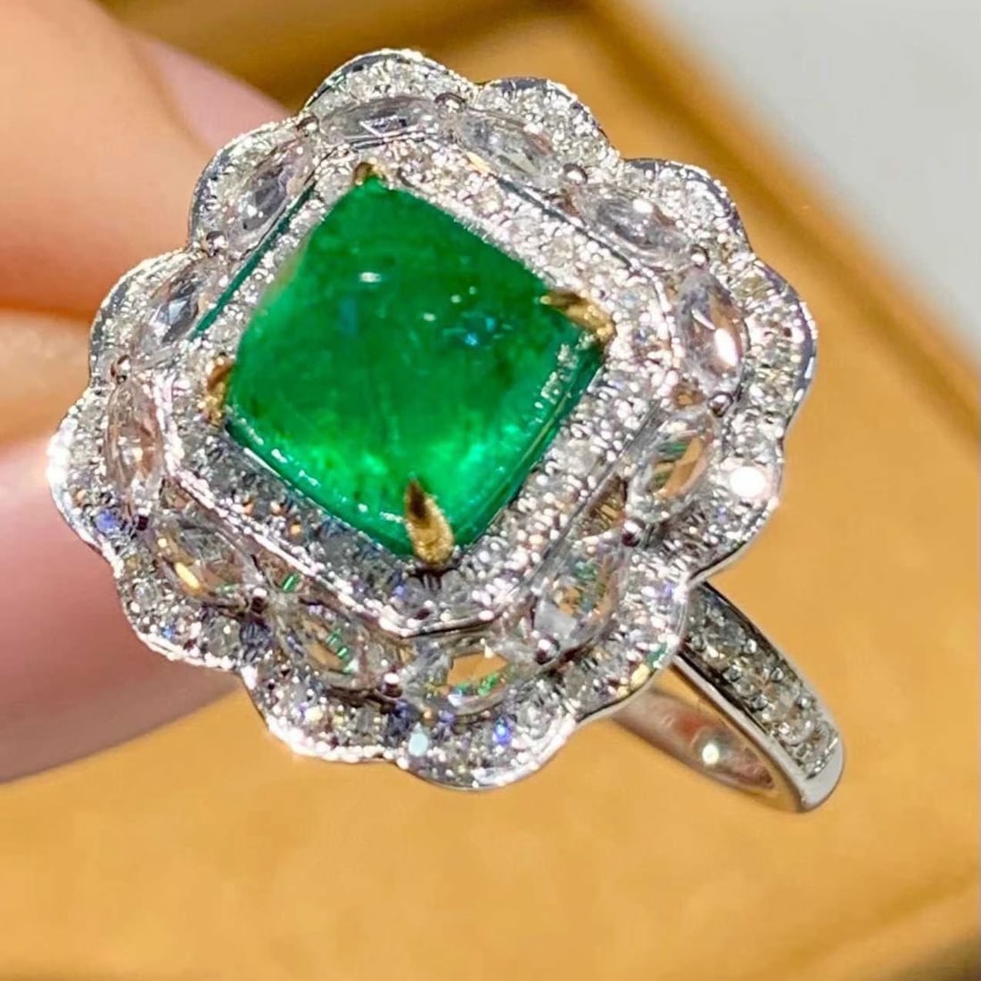 14k Gold 2.05 Ct Natural Emerald & Diamond & Sapphire Ring - 2