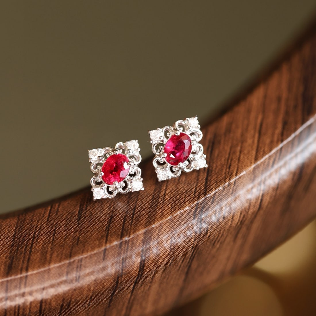 14k Gold 0.82 Ctw Vivid Red Natural Ruby & Diamond Earrings - 7
